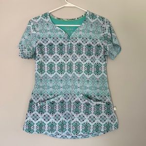 Women’s scrub top - small